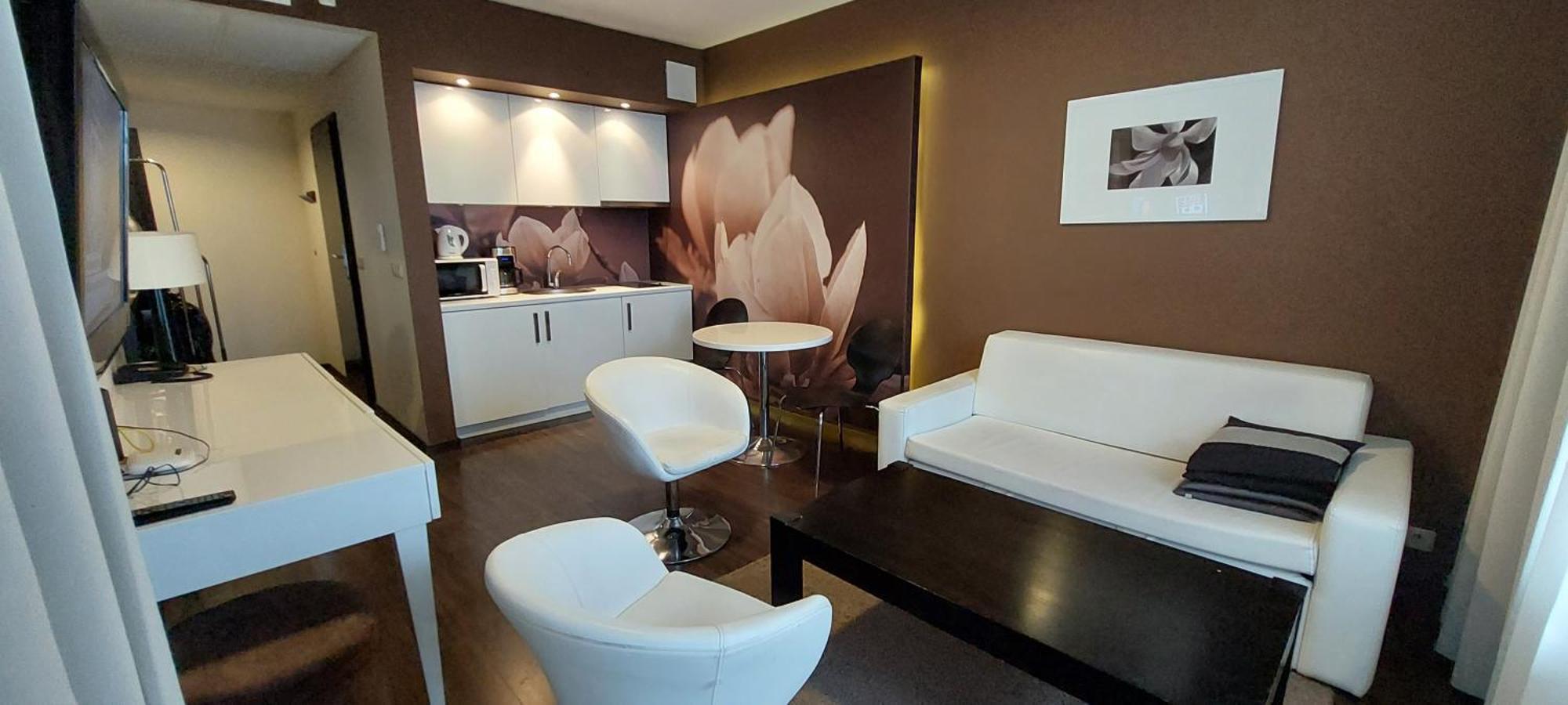 Apartament 2 Pokojowy Prywatny Z Aneksem Kuchennym W Hotelu Diva โควอบเซก ภายนอก รูปภาพ